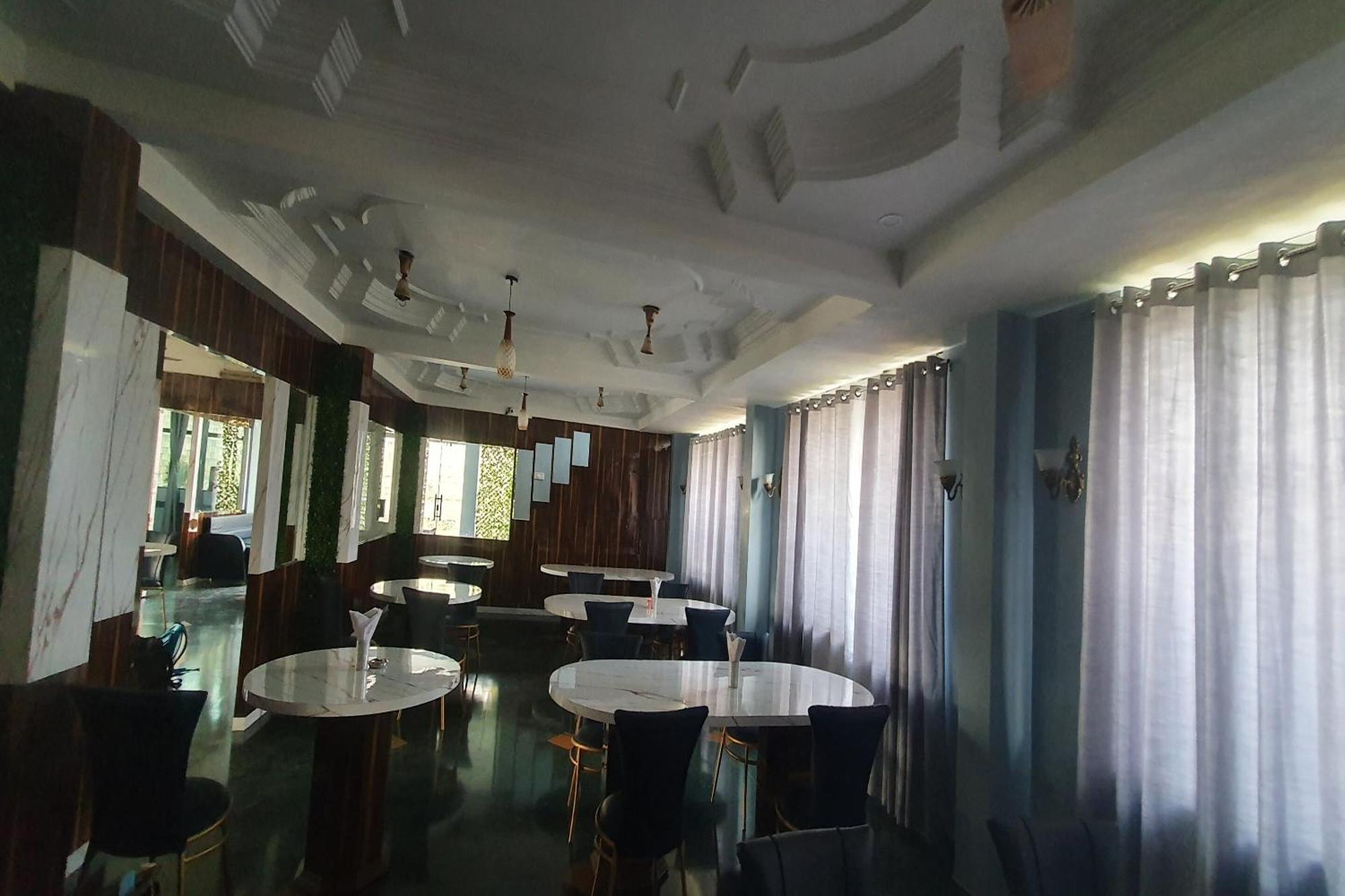 Oyo Hotel Rajshree Akolia Esterno foto
