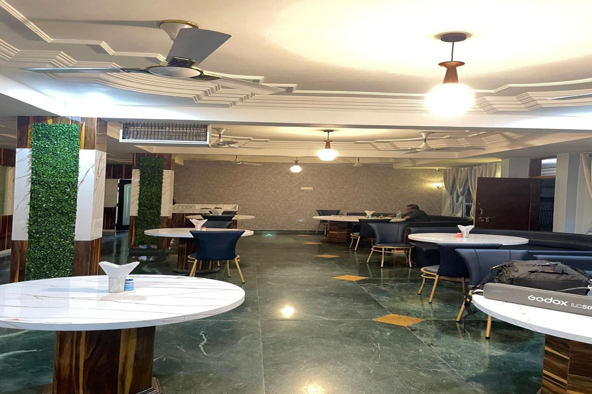Oyo Hotel Rajshree Akolia Esterno foto
